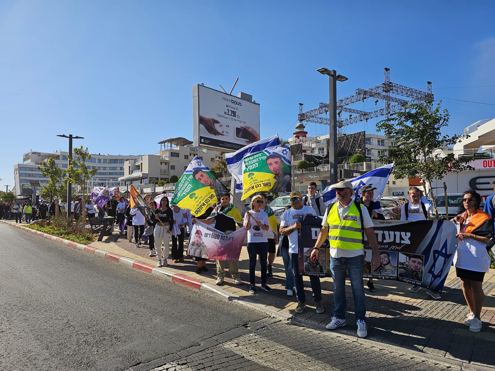 צעדה לזכר הנופלים בבית הספר בגין